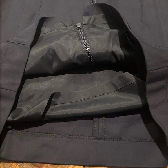 Akris Punto Navy Midi Skirt in size 12. Great condition! Front zip - Picture 10 of 16
